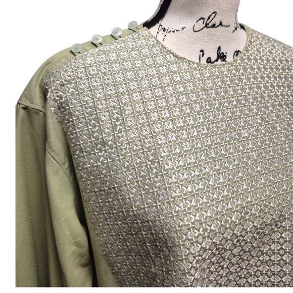 Embroidered Tunic Top with Shoulder Buttons and Side Slits - Picture 5 of 6